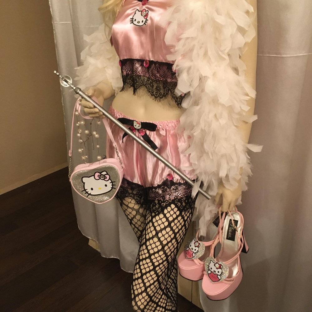 ADORABLE cotton candy pink satin hello kitty lingere and jewlery set! - Picture 4 of 17